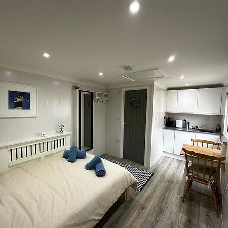 Peaceful Southbourne Studio - Pets Welcome Борнмут Экстерьер фото