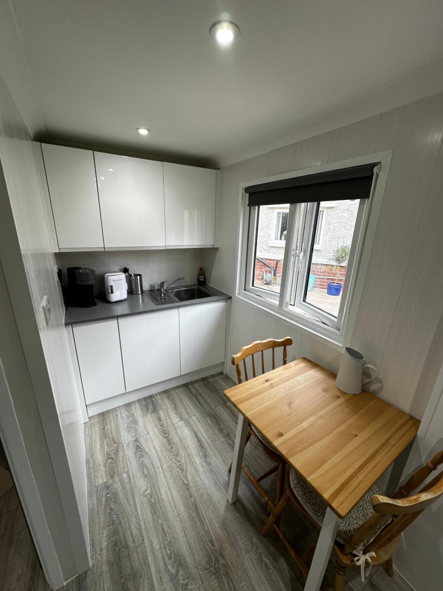 Peaceful Southbourne Studio - Pets Welcome Борнмут Экстерьер фото