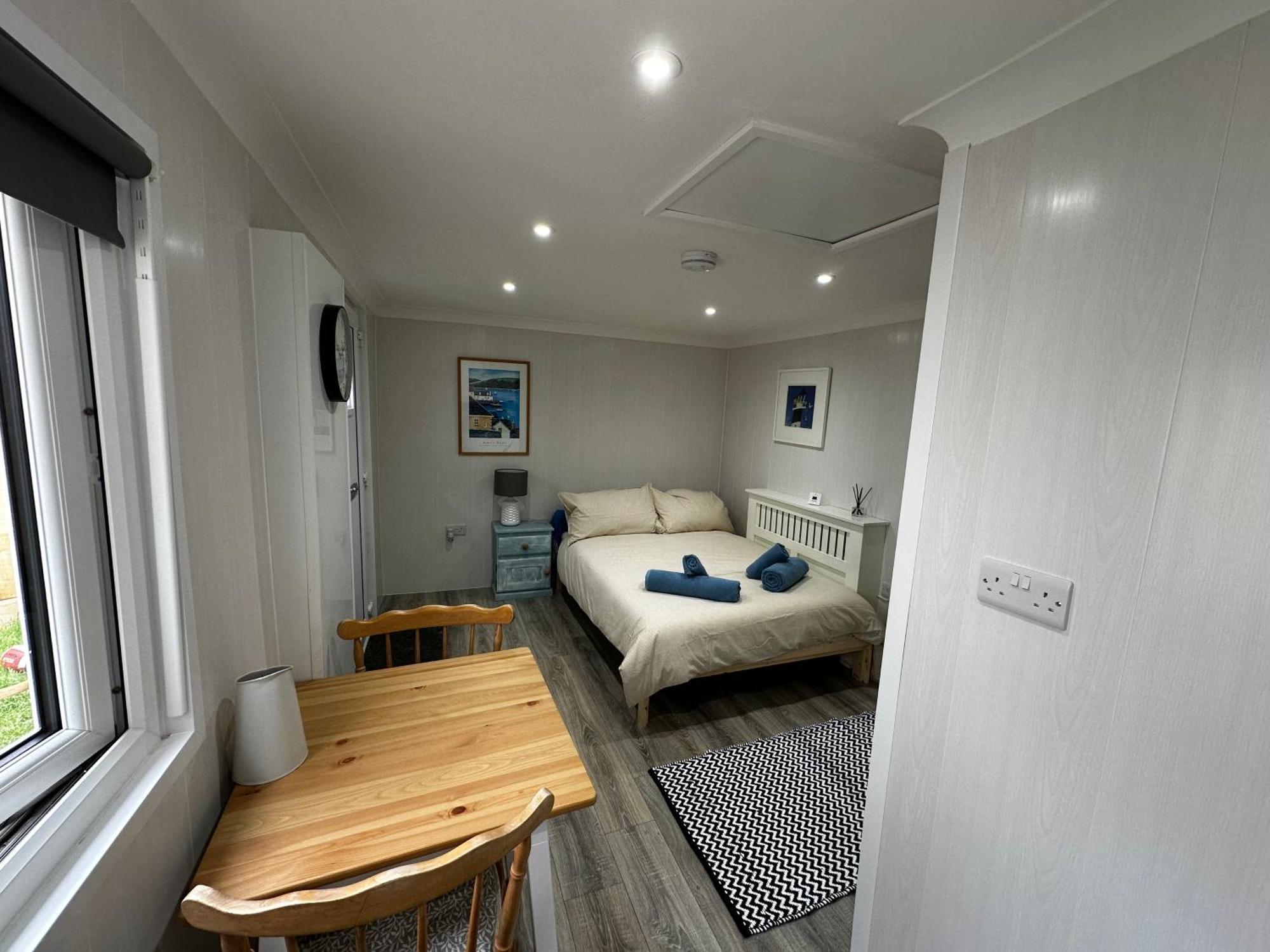 Peaceful Southbourne Studio - Pets Welcome Борнмут Экстерьер фото