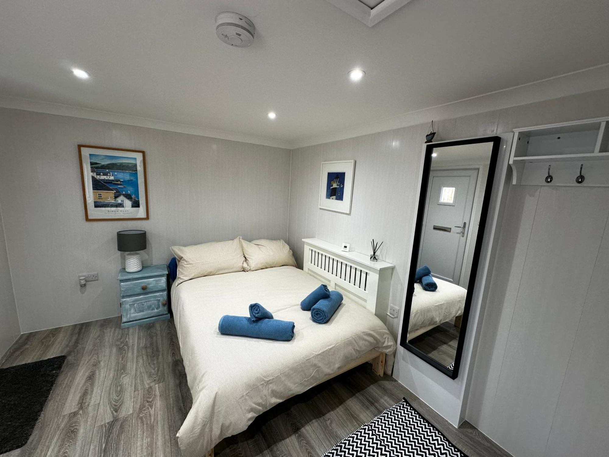 Peaceful Southbourne Studio - Pets Welcome Борнмут Экстерьер фото