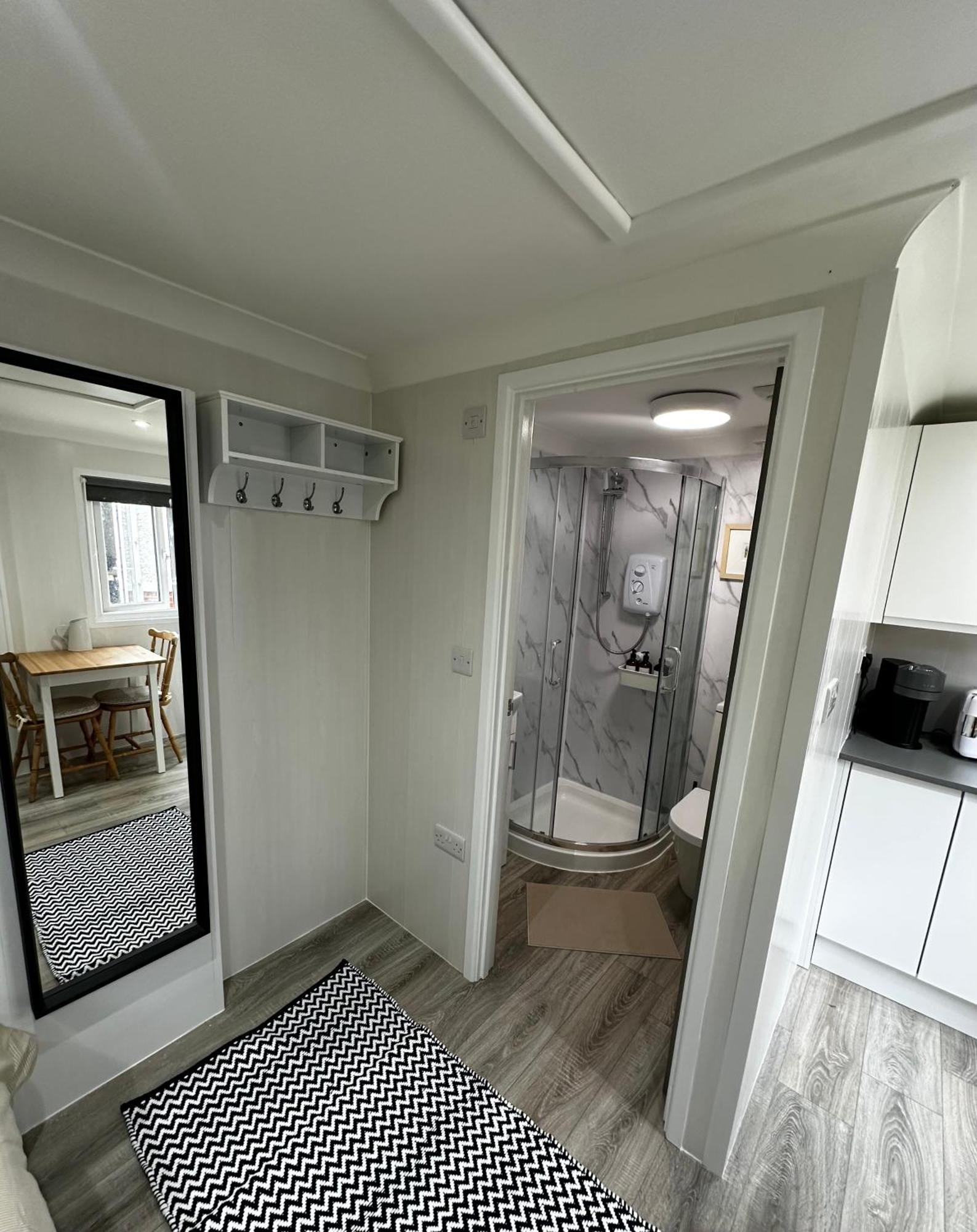 Peaceful Southbourne Studio - Pets Welcome Борнмут Экстерьер фото